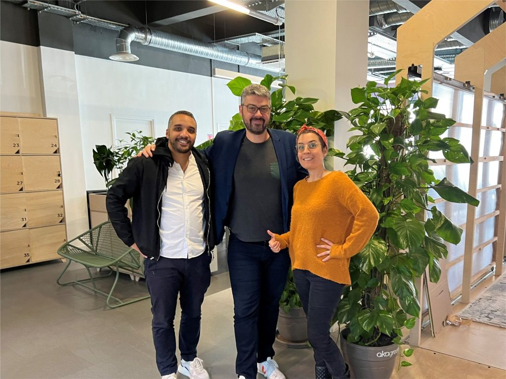 photo Céline et Julien, les cofondateurs de Mariez-Vous ! dans les locaux de l'Agence Pixelis