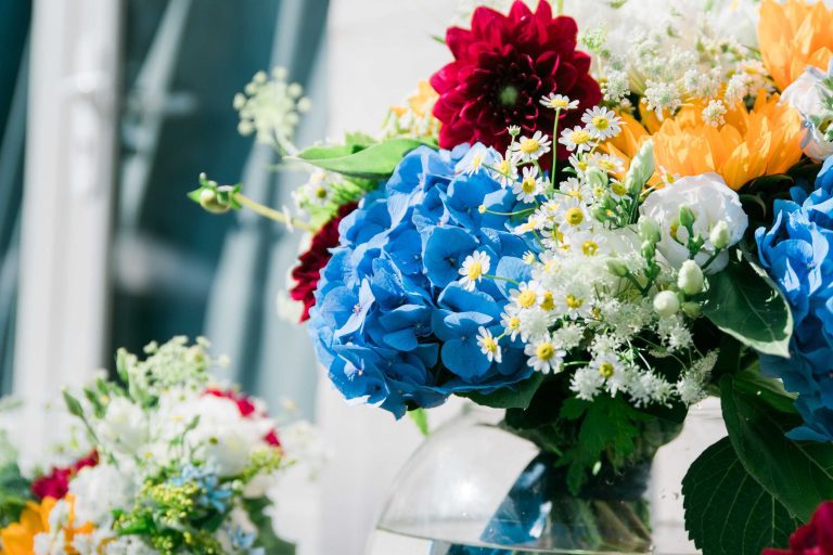 Bouquet de fleurs mariage réalisé par une fleuriste prestataire de mariage chez Mariez-Vous !