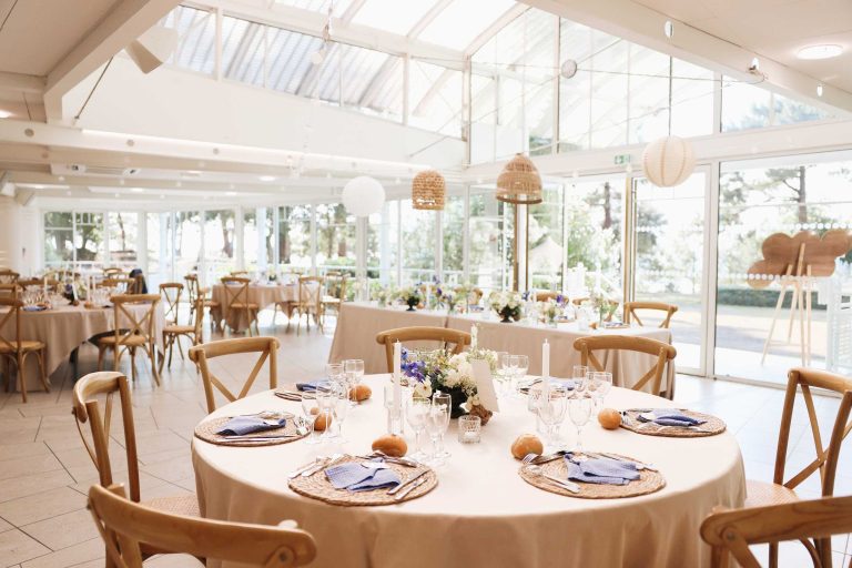 Salle de mariage décoré en beige